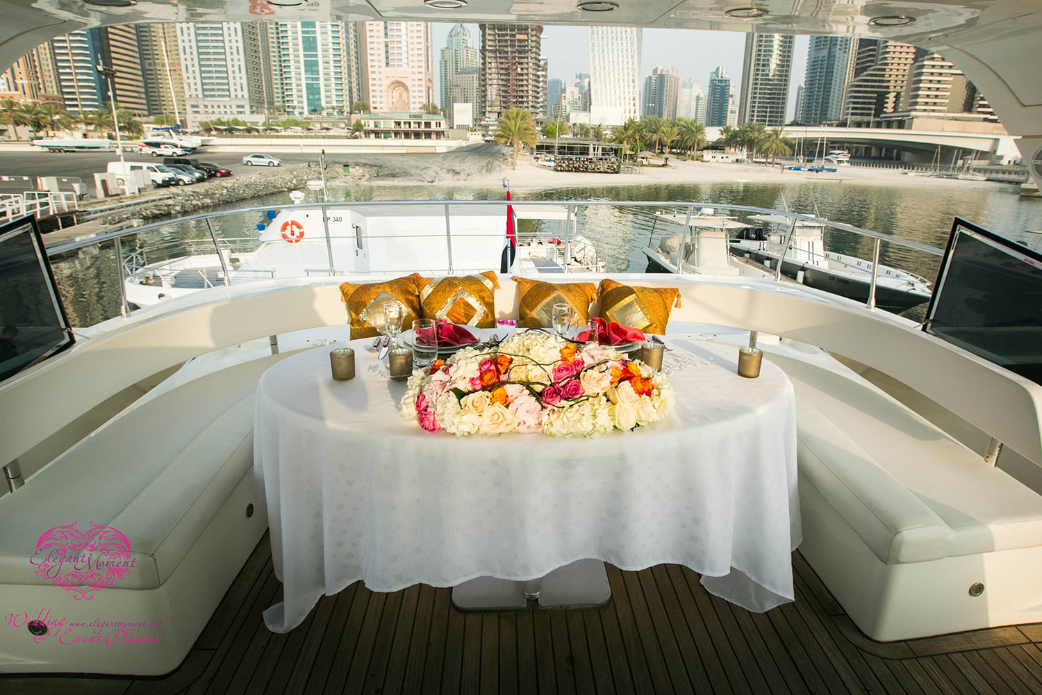 Luxury much. Свадьба на яхте. Предложение руки и сердца на яхте. Ужин на яхте в Дубае.