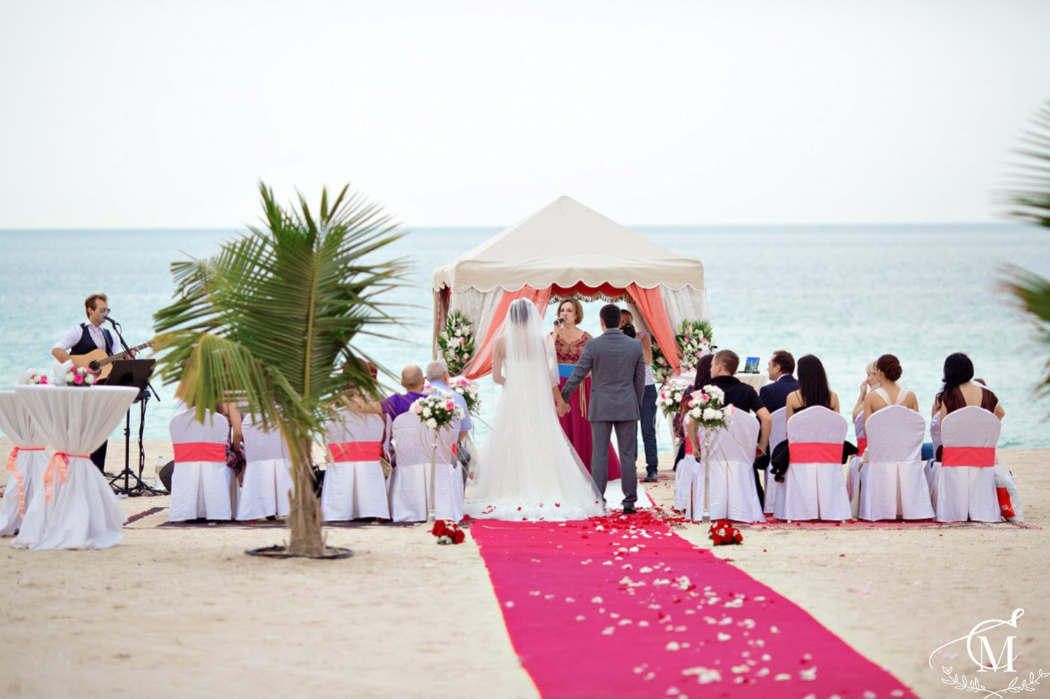 Зарегистрироваться дубай. Свадьба в ОАЭ. Свадебная церемония в ОАЭ. ЗАГС В Дубае. Свадебная фотосессия в Дубае.